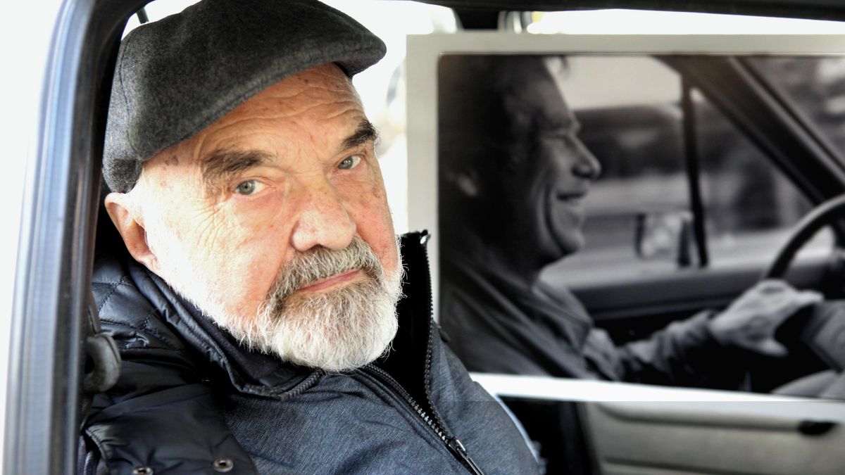 Zdeněk Svěrák slaví 90. narozeniny. Začínal na motorce, jezdil československými vehikly i zahraničním luxusem